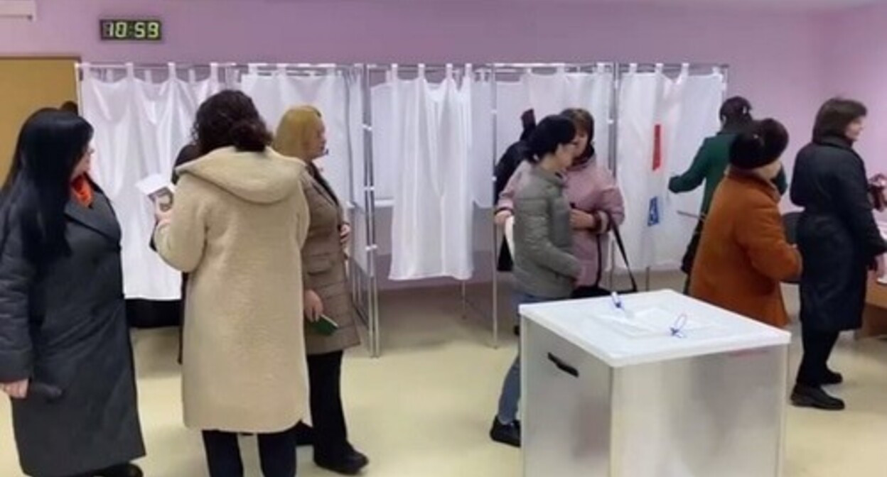 Voting at a polling station. Screenshot of a video posted by the election committee of the North Ossetia https://t.me/ikrso15