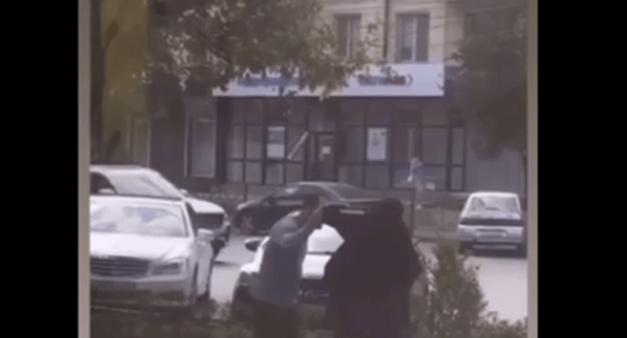 A man tried to remove niqab 
from a Muslim woman in Dagestan. Screenshot of a video posted by the Telegram channel "Chto Tam u Dagestantsev" (What's Going On With Dagestanis) on August 28, 2024 https://t.me/dagestanRD/48650