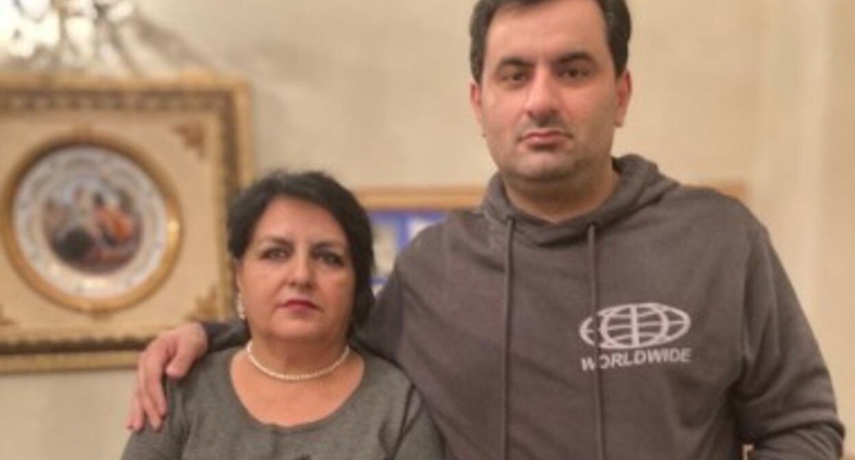 Rufat Safarov with his mother, Takhira Takhirgizi. Photo from Takhira Takhirgizi's page on Facebook (the activities of the Meta Company, owning Facebook, are banned in Russia)