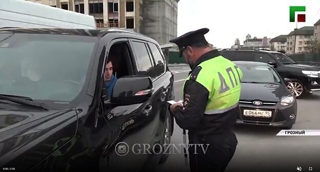 Road police raids to prevent traffic violations. Screenshot of a video by groznytv https://www.instagram.com/p/CNzKxQCJXTN/