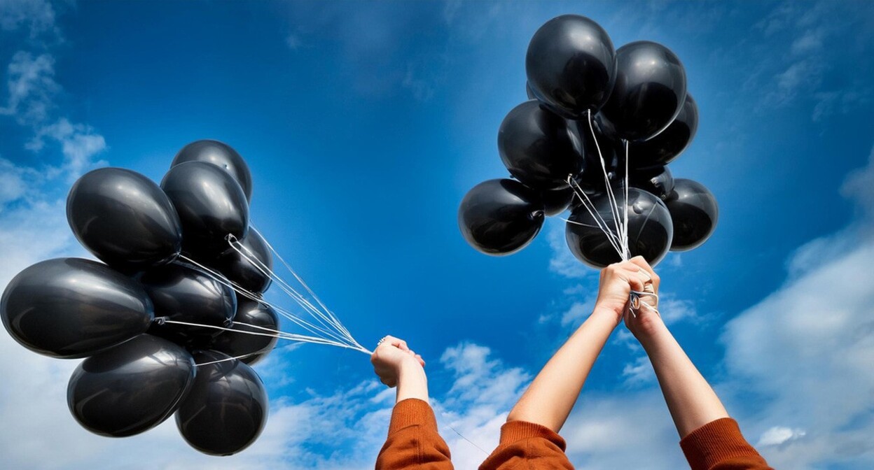 Black balloons. Picture made in Photoshop by the "Caucasian Knot"