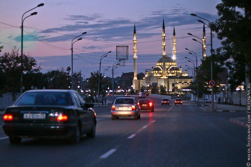 Cars in the streets of Grozny. Photo: https://grozny-inform.ru/news/society/167841/