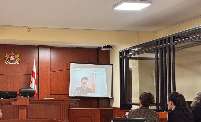 Mziya Amaglobeli speaks in a court via videoconferencing. Screenshot of a photo posted by the “Netgazeti” on March 13, 2025 https://ru.netgazeti.ge/67603/