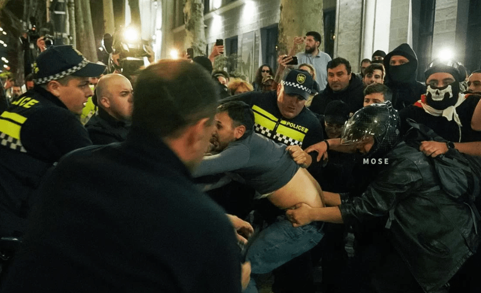 Detentions near the Georgian Parliament. Screenshot of a photo posted by the "News Georgia" Agency on March 28, 2025, https://www.newsgeorgia.ge/policija-zaderzhala-eshhe-neskolko-uchastnikov-protestnoj-akcii-v-tbilisi