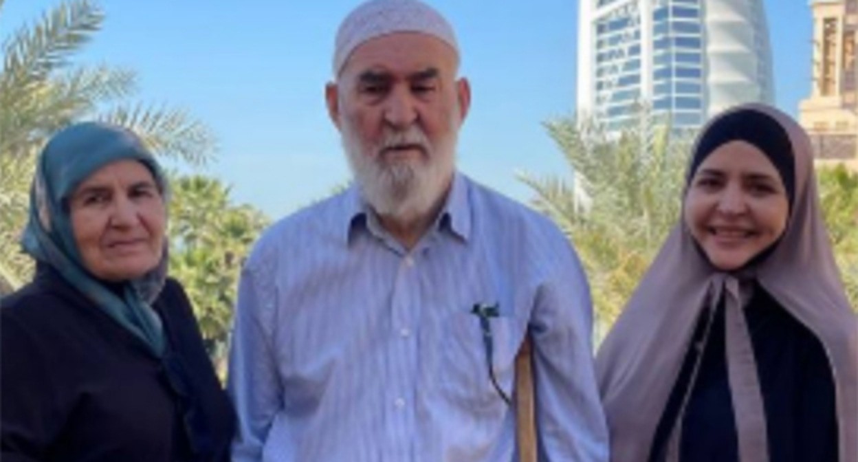 The parents and sister of Abubakar Rizvanov. Screenshot of a photo posted on Zumrud Rizvanova's Telegram channel on February 21, 2023 https://t.me/rizvanova/738