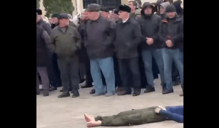 The rally held near the body of the teenager killed in Achkhoi-Martan during an attack on law enforcers. Screenshot of a video posted on the Telegram channel of Tumso Abdurakhmanov* (included into the register of foreign agents) on April 9, 2025 https://t.me/abusaddamshishani/6578