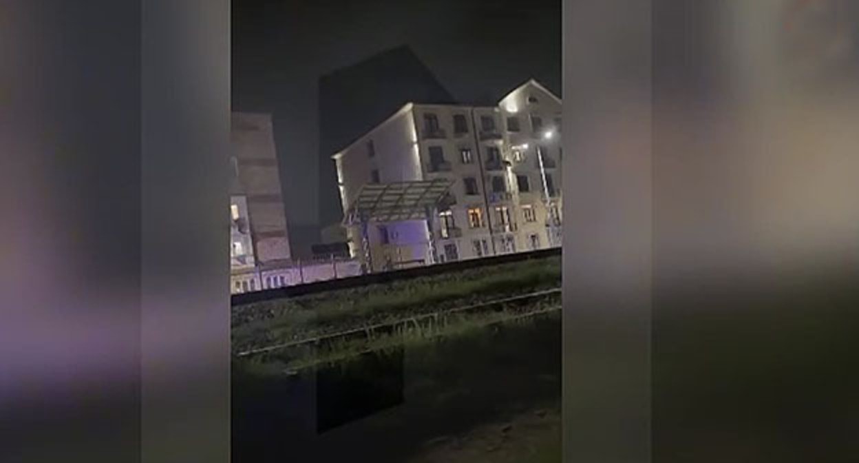 The site of a shootout in Derbent. April 23, 2025. Screenshot of a video https://dagestan-news.net/society/2025/04/23/162645.html 