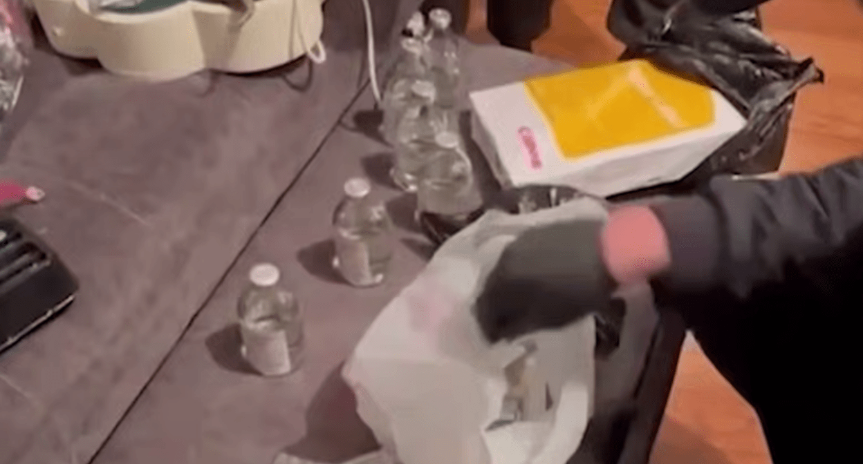 The law enforcement bodies have reported about the components of an explosive device seized in Khasavyurt. A frame from the video by PBK “Dagestan” from May 2, 2025,
https://t.me/RGVKDAGESTAN/37719.
