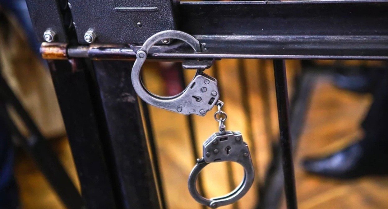 Handcuffs: photo by the press service of the Nalchik Garrison Military Court.
