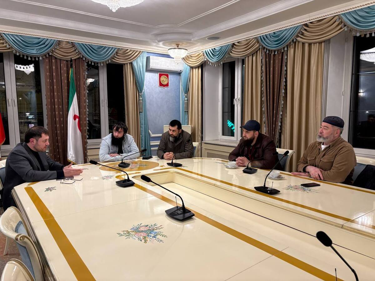 Malsagov's meeting with relatives of the victims. Photo from Magomed Malsagov's Telegram channel https://t.me/Malsagov_MI/66