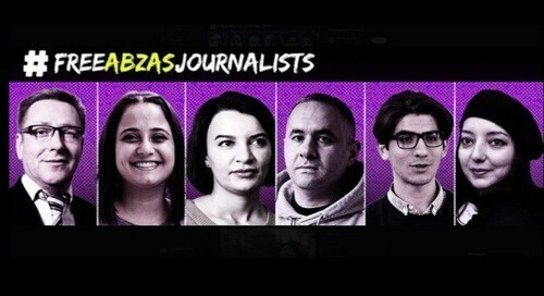 Banner of the #FreeAbzasJournalists campaign, organized by the European Federation of Journalists (EFJ): photo https://europeanjournalists.org/blog/2024/08/19/azerbaidjan-23-journalists-in-jail-ahead-of-cop29/