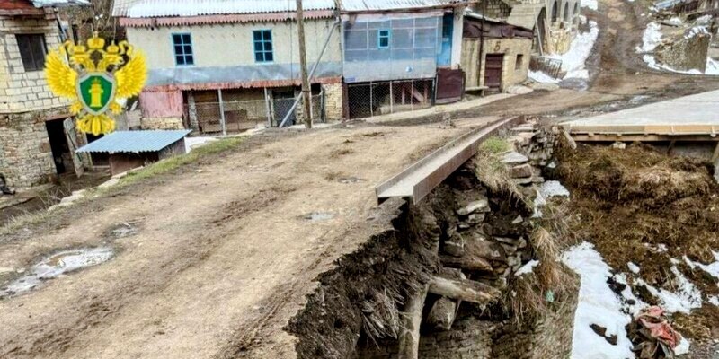 Bridge collapse in the village of Kunki: photo by the ICRF.