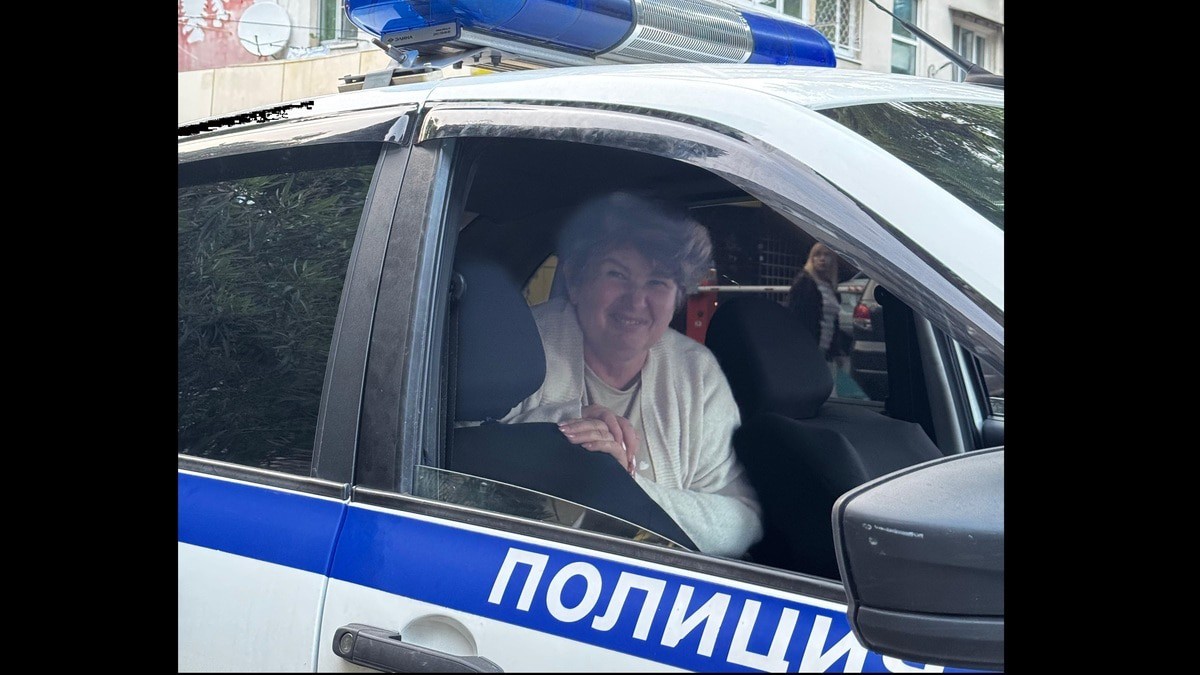 Activist Tatyana Polivanova in a police car. Photo provided by Polivanova's son