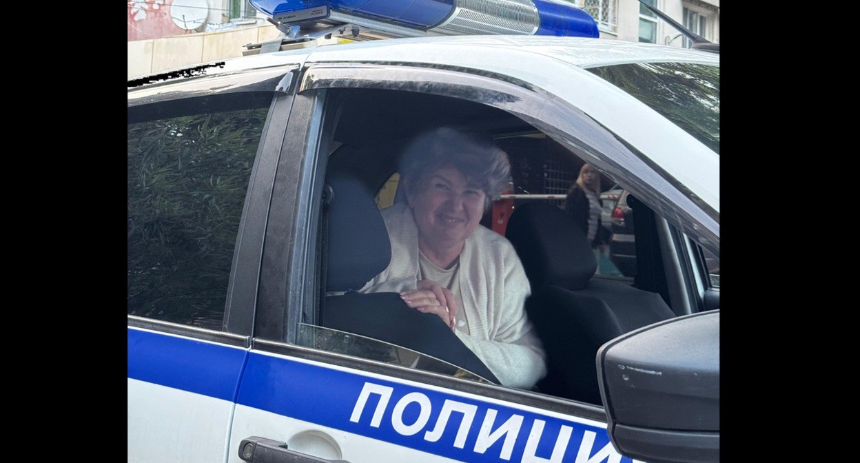 Activist Tatyana Polivanova in a police car. Photo provided by Polivanova's son