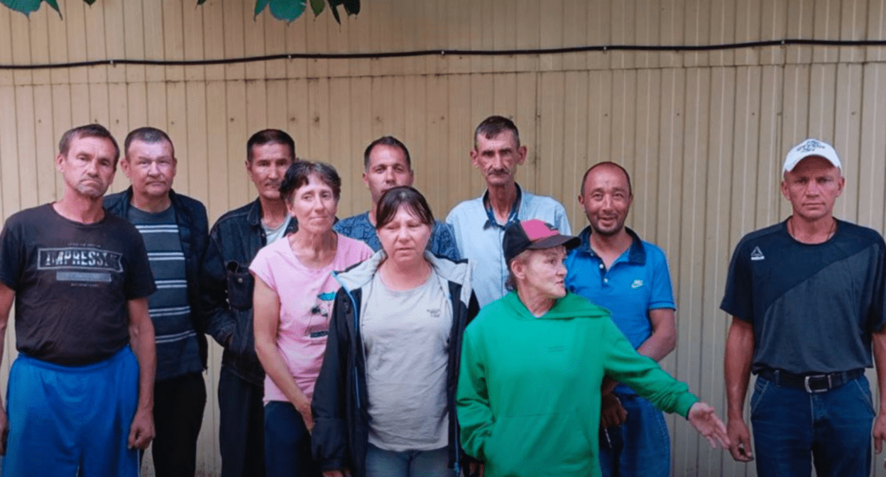 People freed from labour slavery in Kuban. A screenshot photo by the “Alternative” movement dated June 12,2025, https://t.me/alternative_help/2800
