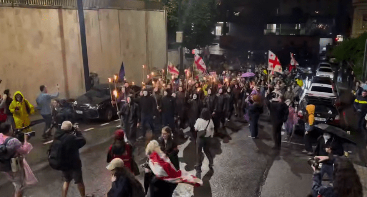 Protest marchers in Tbilisi: still frame from the “Tbilisi Life” video of June 15, 2025: https://t.me/Tbilisi_life/40235.
