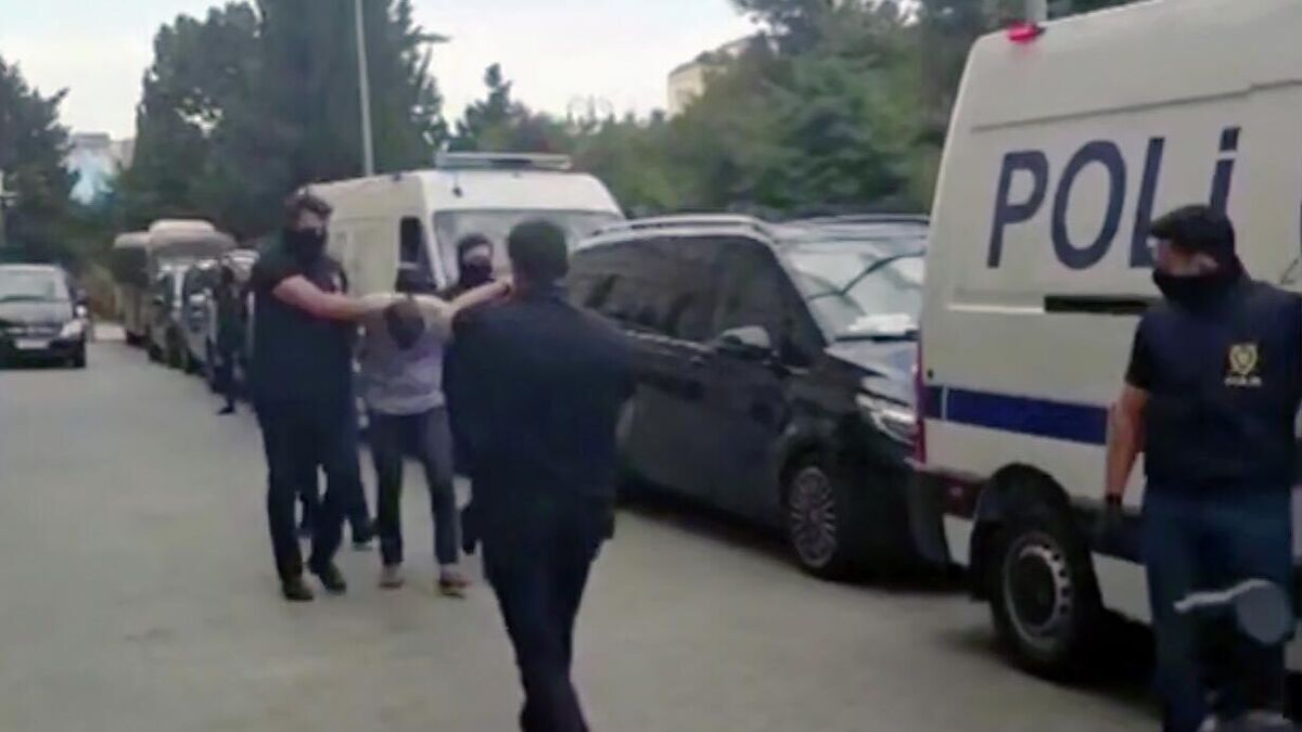 Azerbaijani security forces during the arrest. June 30, 2025. Screenshot of the video https://ria.ru/20250630/azerbaydzhan--2026345735.html