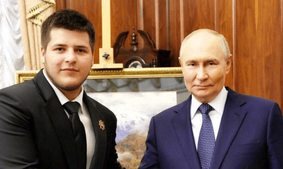 Adam Kadyrov (left) with Vladimir Putin. Screenshot of a photo from Ramzan Kadyrov's Telegram channel from 06/28/25, https://t.me/RKadyrov_95/5808