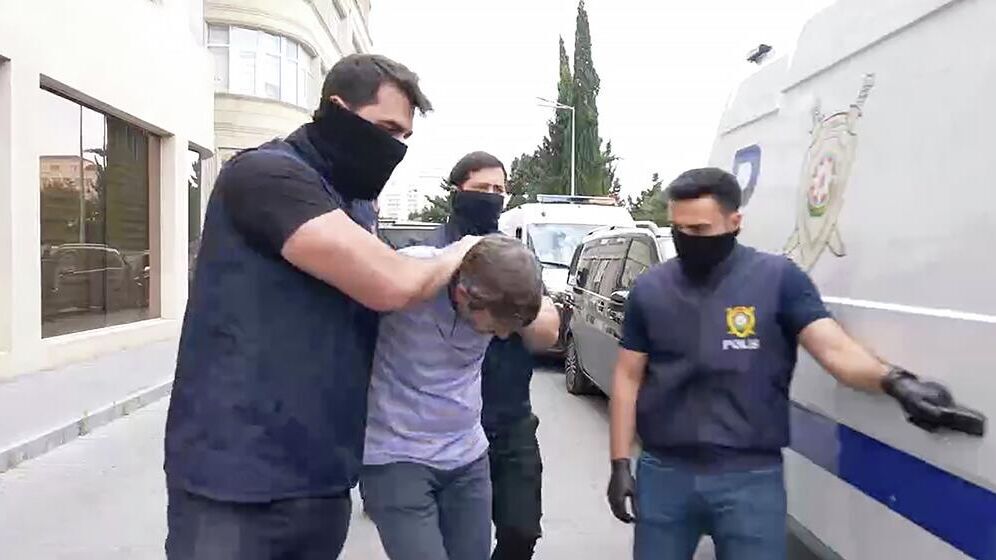 Detention of Sputnik Azerbaijan employees. Screenshot of video https://ria.ru/20250701/baku-2026505027.html