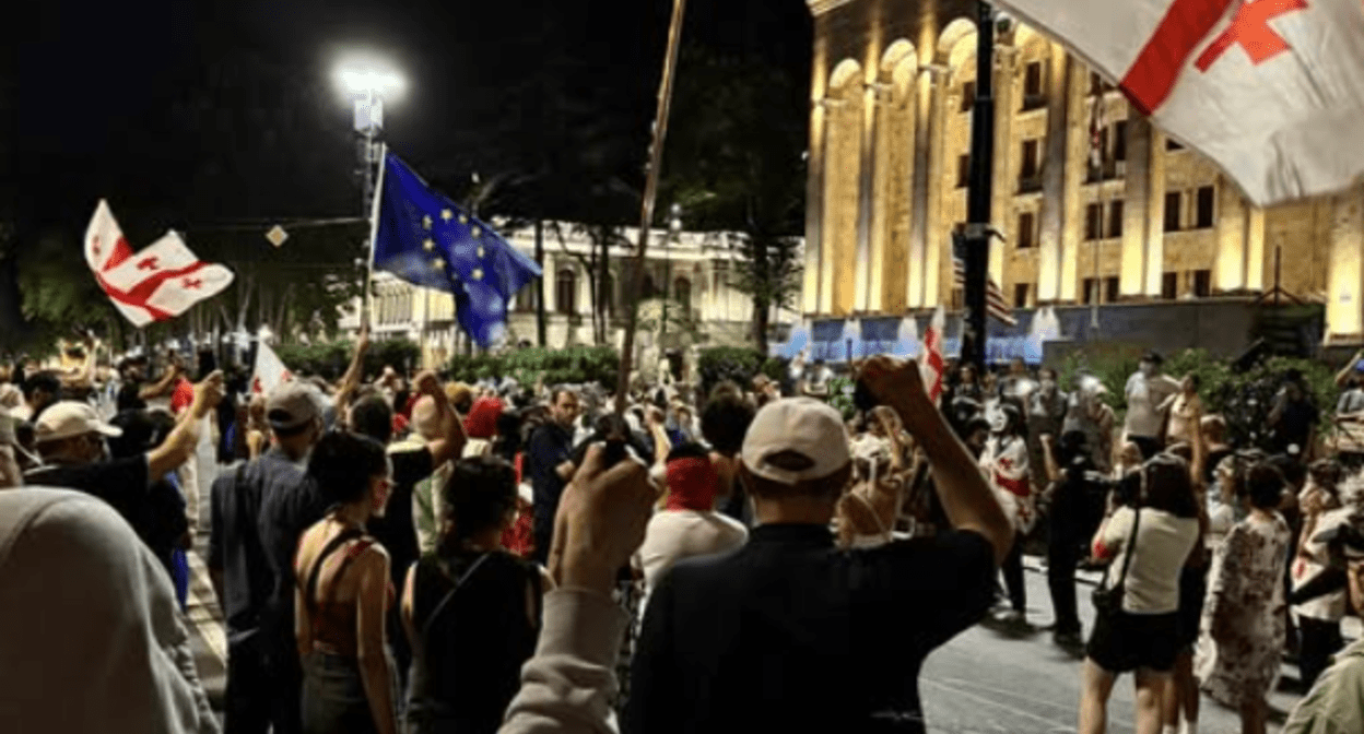 Participants of the protest in Tbilisi. Screenshot of the photo Publika from 20.07.25, https://www.facebook.com/photo?fbid=1501418504591028&set=a.715406393192247 (the activities of the company Meta, which owns the social network, are banned in Russia)