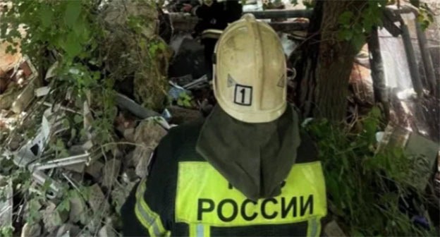 Emergencies Ministry employees at the site of a collapsed building in Astrakhan. July 28, 2025. Screenshot of the video by the Russian Emergencies Ministry