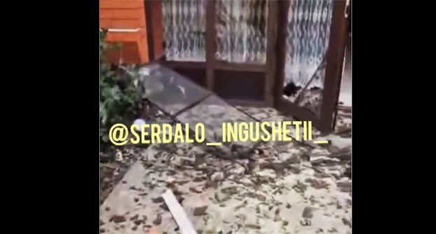 Consequences of a drone crash in Nizhniye Achaluki. Screenshot of the video https://www.instagram.com/reel/DMkNaZFNM8e/ belongs to the Meta company, whose activities are prohibited in Russia