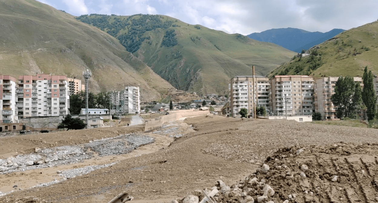 Tyrnyauz after the mudflow. Still frame from the video from the Telegram channel prohlad_no from 02.08.25, https://t.me/prohlad_no/12410.
