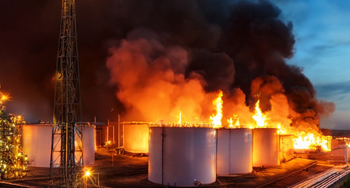 Fire at an oil depot. Illustration created by "Caucasian Knot" using AI in Photoshop