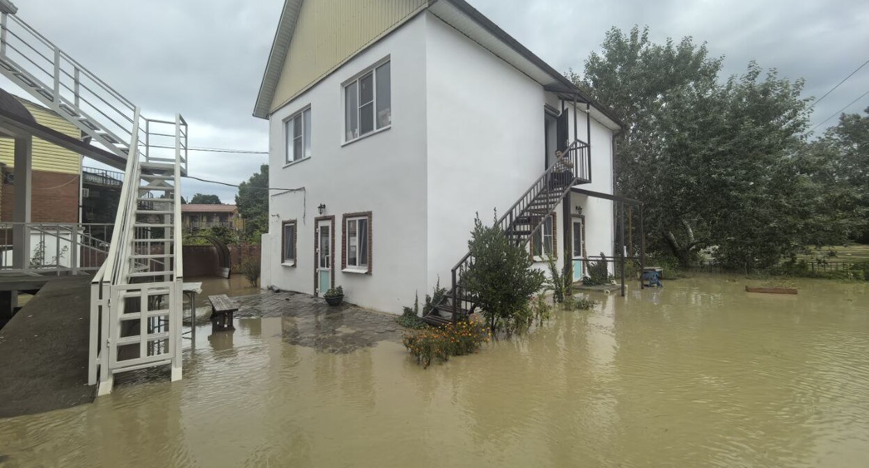 The situation in Lermontovo. Screenshot of a photo by Pavel Cherginets from the Telegram channel "My Tuapse" from 03.08.25, https://t.me/c/1348361768/437133.

