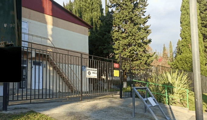 Kindergarten 121 in Sochi. Photo from the Yandex.Maps service, https://yandex.ru/maps/org/detskiy_sad_121/80097269968/?ll=39.961646%2C43.421771&z=14