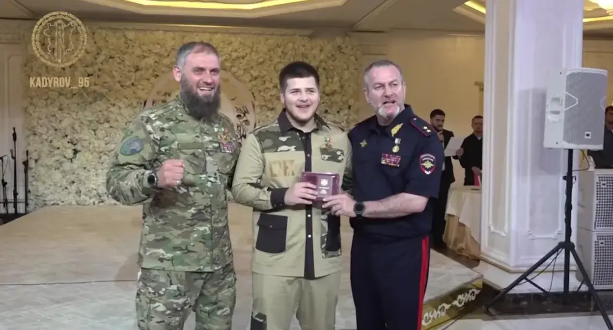 Adam Kadyrov (center) receiving the "Defender of Chechnya" medal. Screenshot of the video Telegram channel Kadyrov_95