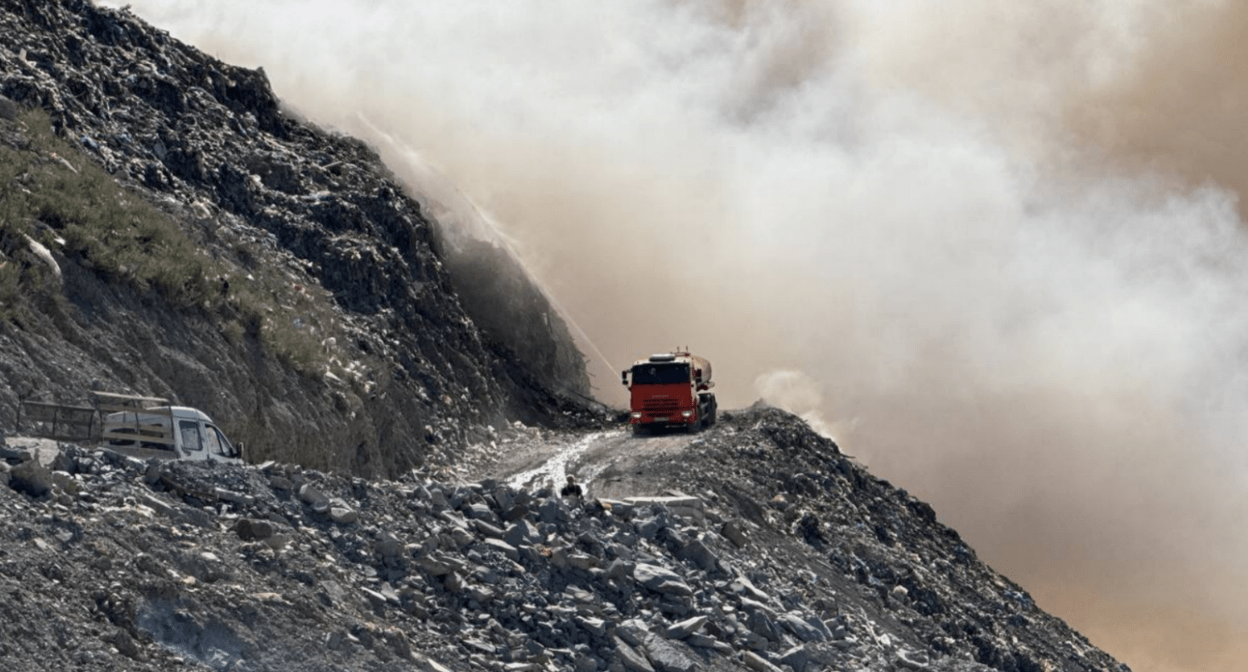 Fire at a landfill in Novorossiysk. Screenshot of a photo from Andrey Kravchenko's Telegram channel from 06.09.25, https://t.me/kravchenko_glava_nvrsk/12848