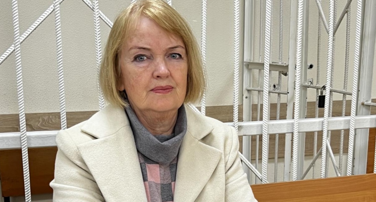Tatyana Pasynkova on the day of her sentencing. Photo from a website covering the persecution of Jehovah's Witnesses in Russia (396 Russian Jehovah's Witness organizations have been designated as extremist, and their activities in Russia are banned by court order).