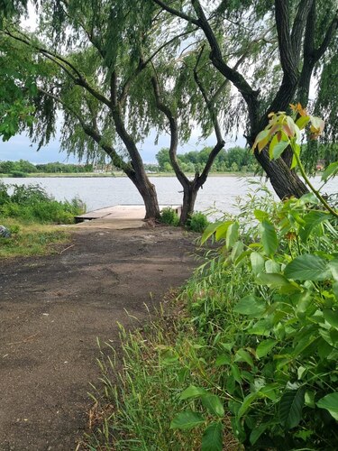 The scene of the incident. The pier where the teenagers were relaxing is visible on the shore. Photo from Alexey Avanesyan's Telegram channel https://t.me/avanesian45/383