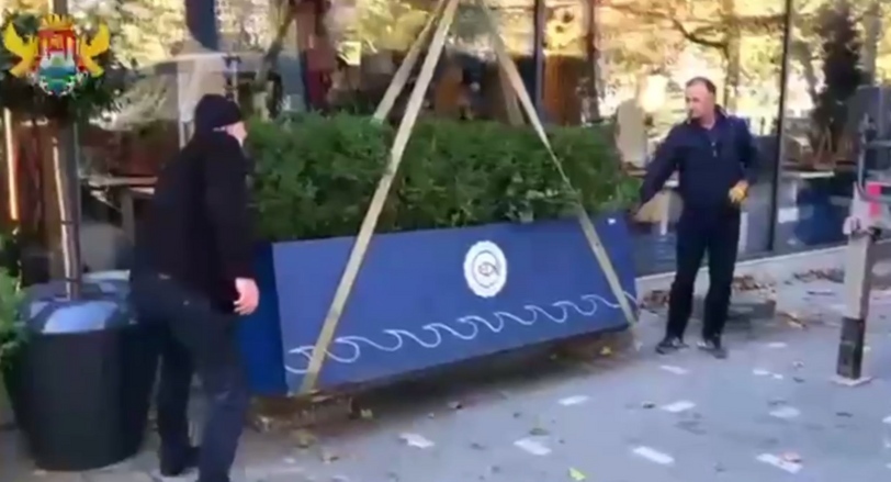Officials dismantle a flowerbed on Rasul Gamzatov Avenue in Makhachkala. Video still from the Makhachkala administration's Telegram channel https://t.me/makhachkalaofficial/16653