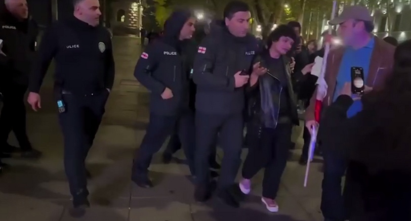 Police detain protesters. Tbilisi, November 3, 2025. Still from Lorena Beria's video https://t.me/Tbilisi_life/43194