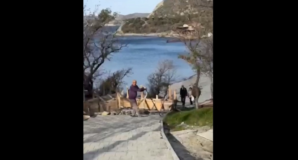 Work at the beach access point in the village of Sukko. A still from the "Anapa Grazhdanskaya" Telegram channel: https://t.me/anapa_grazhdan/12953