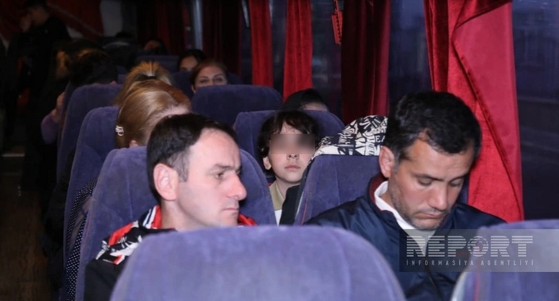 Displaced persons on a bus. Photo: Report https://report.az/ru/vnutrennyaya-politika/ocherednaya-gruppa-pereselencev-otpravlena-v-selo-mamedbejli-zangilanskogo-rajona
