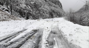 The road surface of the Transcaucasian Highway on the morning of January 9. Photo: South Ossetian Ministry of Emergency Situations / Telegram