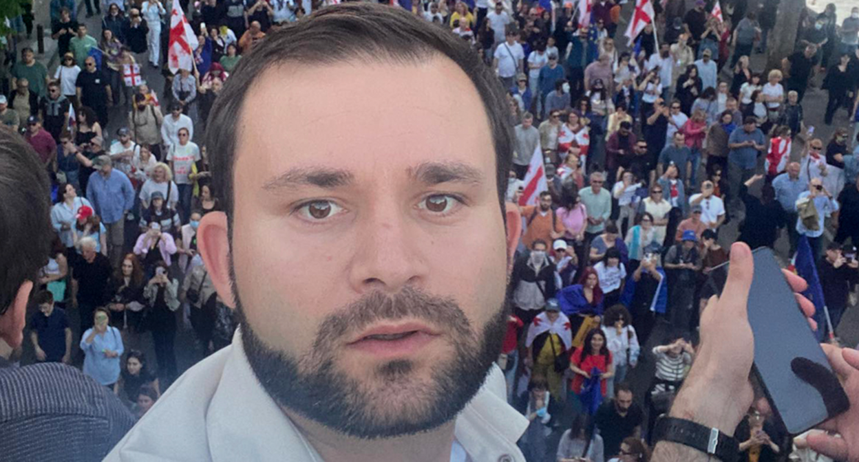 Giorgi Tsulaia's case of "blocking sidewalks" has been returned for further investigation. Photo/https://www.sakartvelosambebi.ge/ge/akhali-ambebi/trotuarze-dgomis-sakme-reagirebistvis-politsiis-departaments-gadaetsa