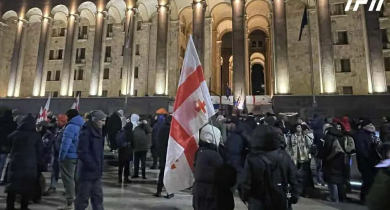 413th day of continuous protests in Tbilisi. Interpressnews/https://www.interpressnews.ge/ka/article/859496-parlamenttan-saprotesto-akcia-mimdinareobs