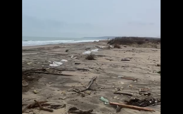 Sandbags near Veselovka in the Temryuk district. Still from a video by the Dolphins headquarters, January 15, 2025, https://t.me/shtab_delfin/1776.
