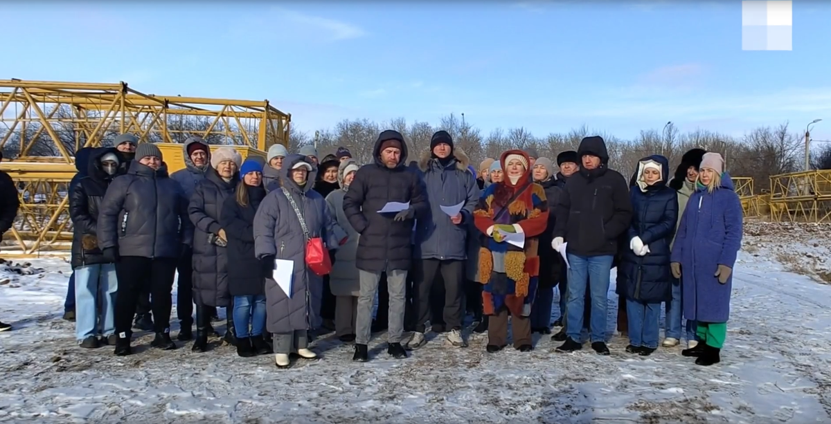 Residents of the Admiralteysky residential complex in the Krasnoarmeysky District are complaining about the high-rise construction. Photo: Volgograd Online / https://v1.ru/text/gorod/2026/01/27/76234803/