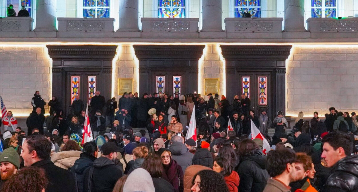 Protesting students outside the Georgian Technical University. Photo: Mo Se / Mtavari