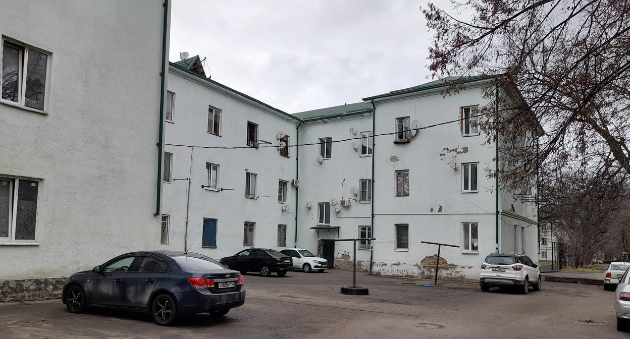 A dilapidated dormitory building in Nalchik. Photo by "Caucasian Knot"