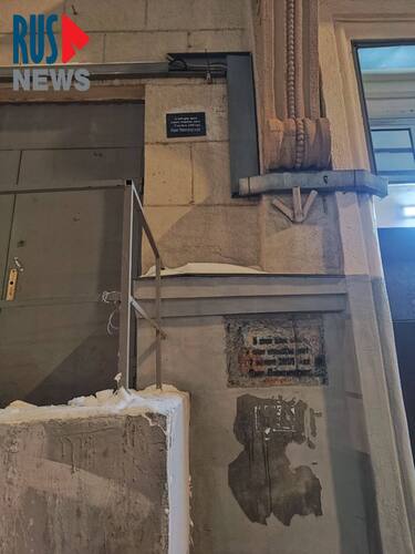 New memorial plaque on Anna Politkovskaya's house. Photo: RusNews https://t.me/rusnews/80203
