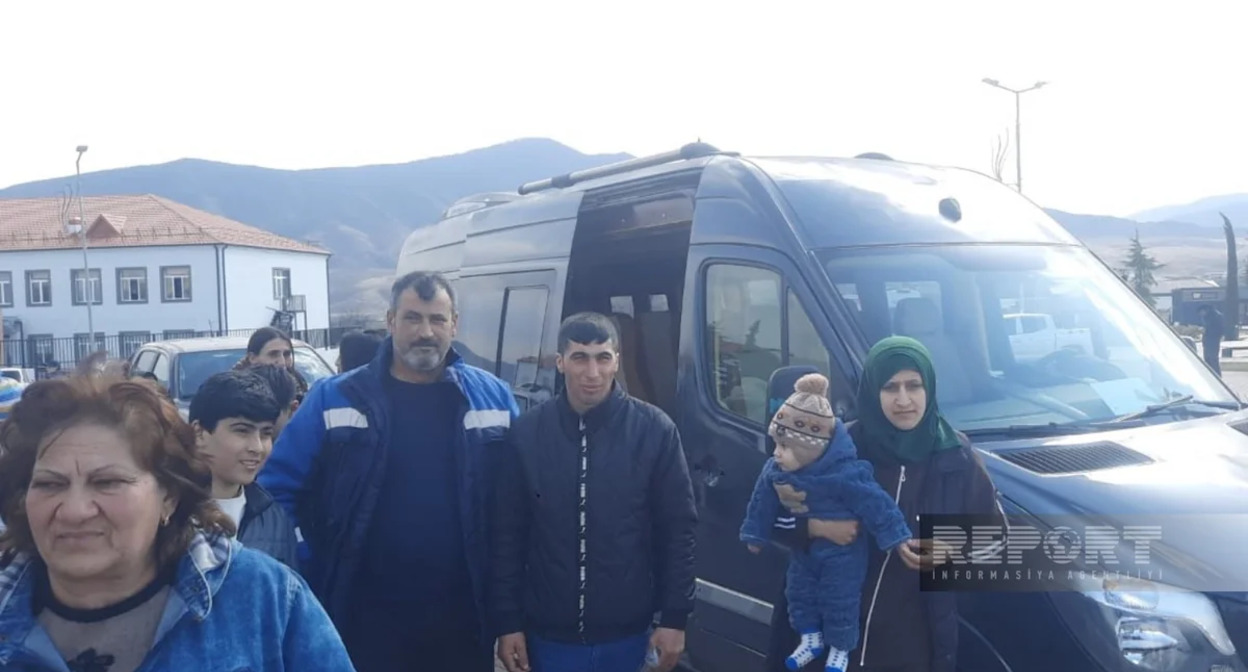The first group of 154 Azerbaijani displaced persons (IDPs) has returned to the village of Khanabad in the Khojaly district. Photo: Report / https://report.az/ru/vnutrennyaya-politika/v-selo-hanabad-khodzhalinskogo-rajona-otpravilas-pervaya-gruppa-pereselencev