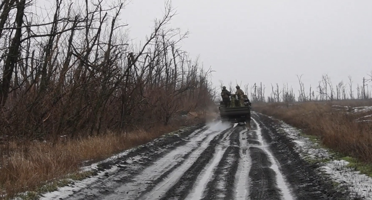 Russian troops in a combat zone. Still from a Russian Defense Ministry video: https://mil.ru/news/1b9c3525-a768-4ce0-81c3-4b4a885d8335