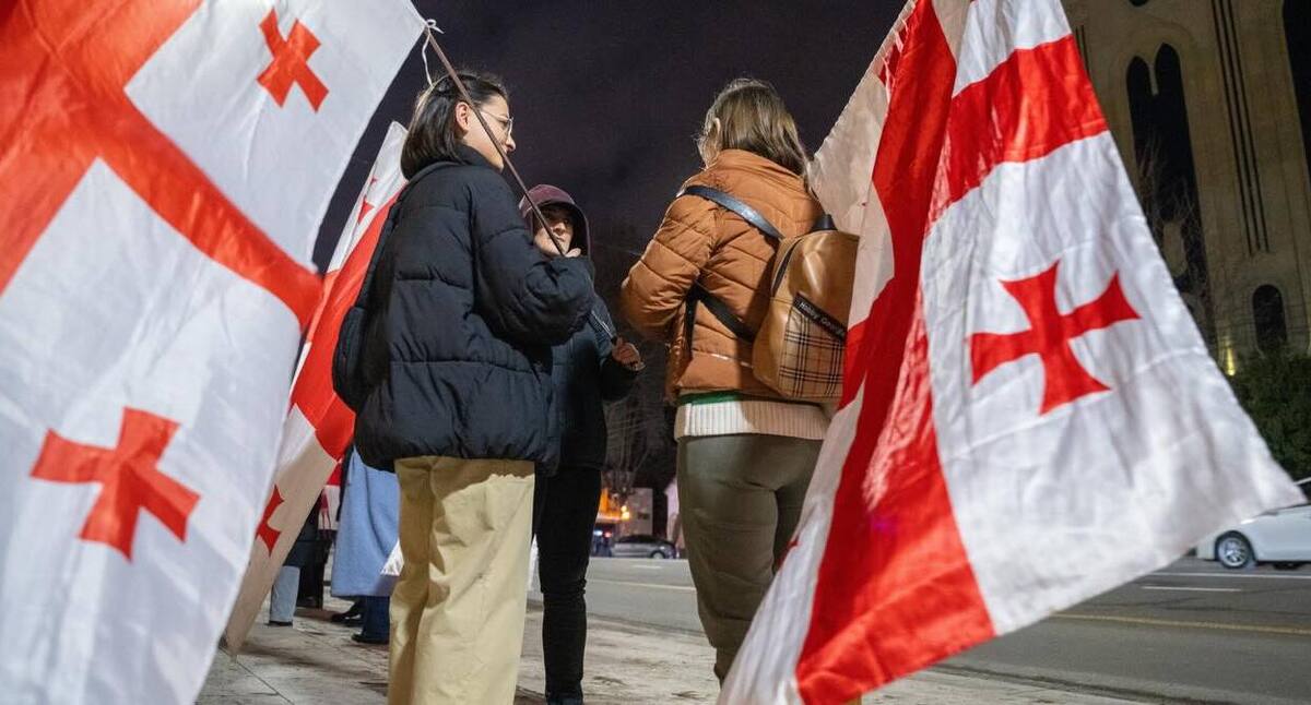 Protesters on Rustaveli Avenue, March 2, 2026. Photo: Nino Kikvadze / Publika