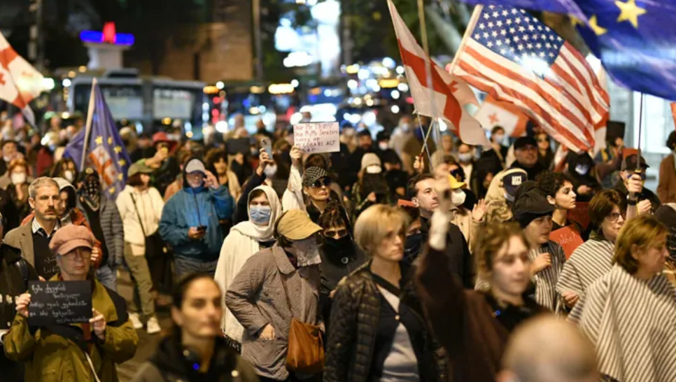 Participants in the protest in Tbilisi. Screenshot from Interpressnews photo from March 18, 2026, https://www.interpressnews.ge/ka/article/864949-organizatorebis-inpormaciit-21-marts-tbilisshi-xolo-22-marts-kutaisshi-dagegmili-saprotesto-marshebi-agar-chatardeba